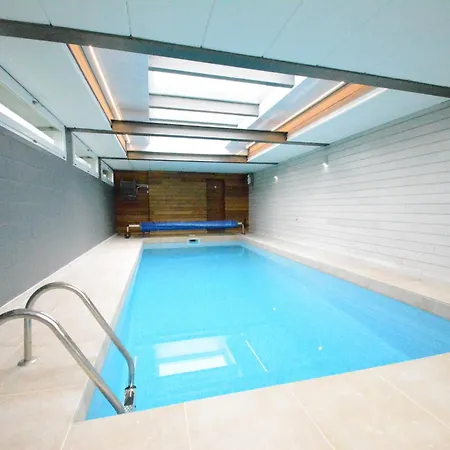 بيت للعطل Luxury Pool In