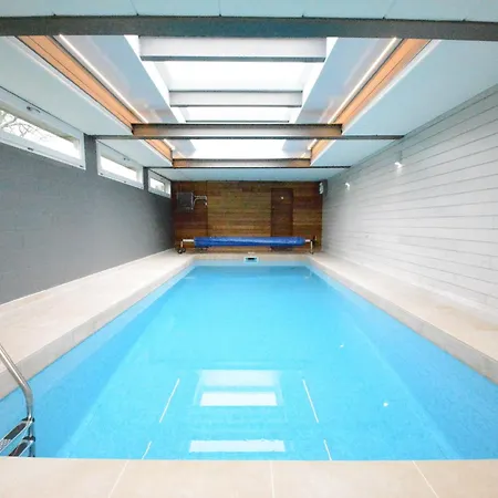 بيت للعطل Luxury Pool In