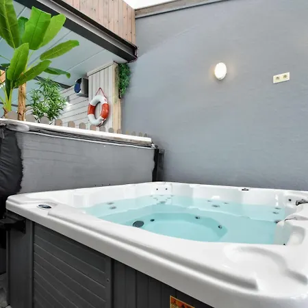 Detached In With Private Pool * Goesnes