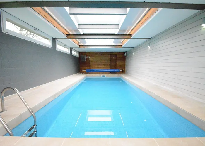 بيت للعطل Luxury Pool In