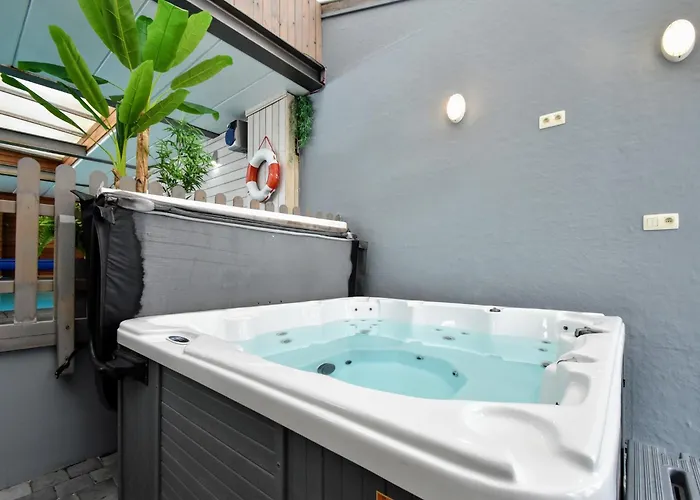 Holiday home Luxury Pool In *