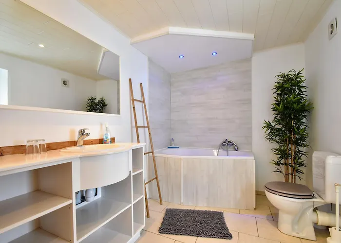 Luxury Pool In Holiday home