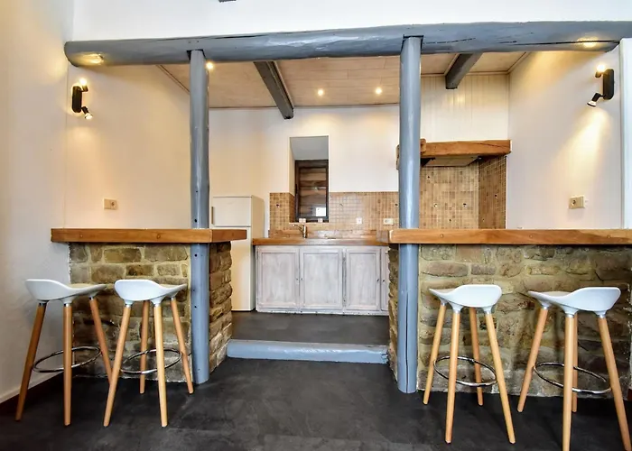 Luxury Pool In بيت للعطل